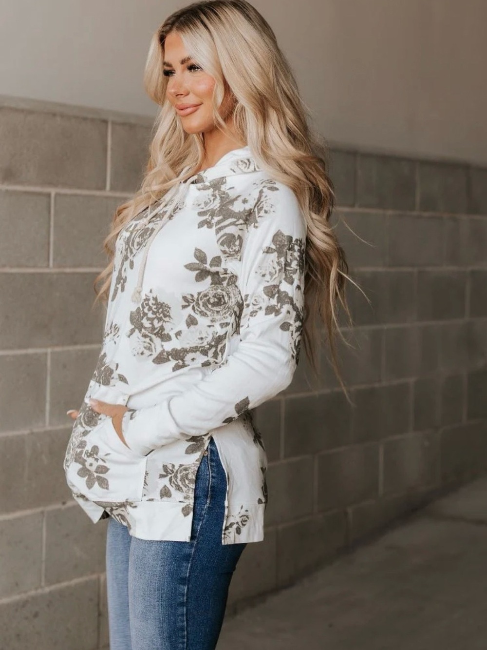 AMPERSAND AVE White Hoodie with Grey Floral Motif